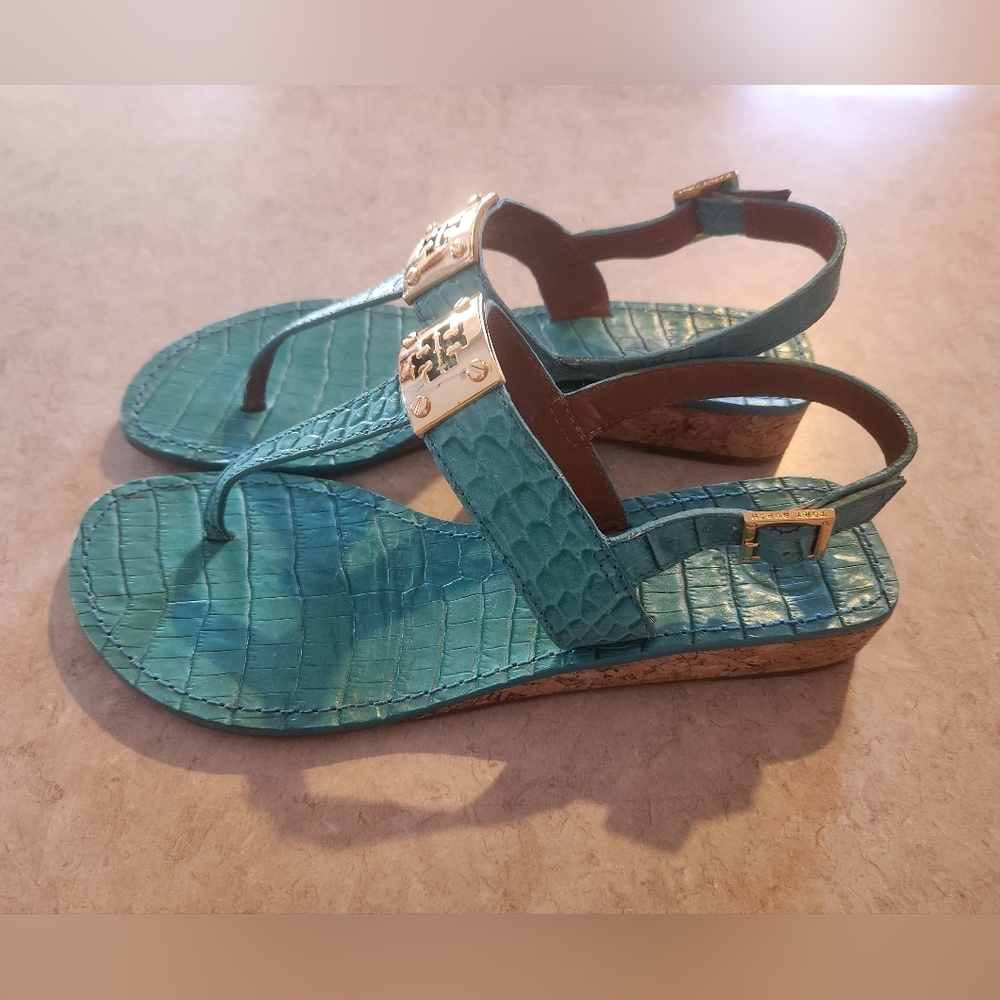 Tory Burch Teal Croc-Embossed Leather Thong Sandals with Gold Logo - Picture 2 of 11